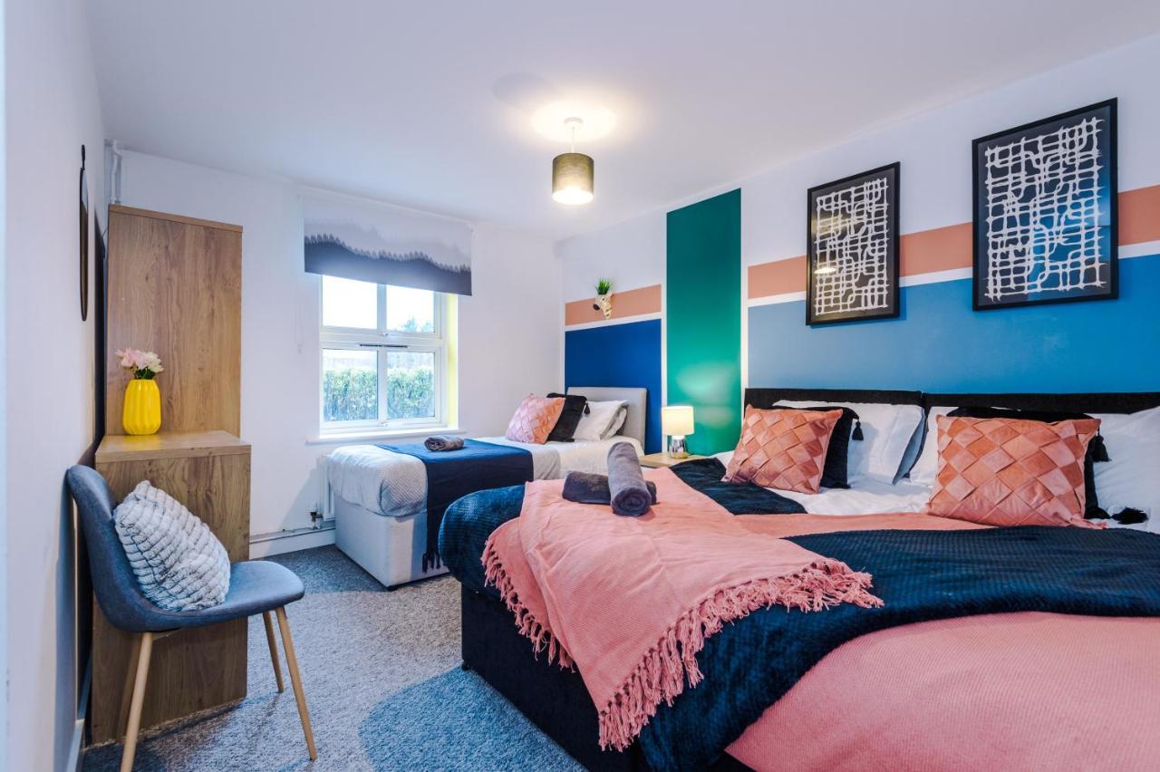 King Bed With Parking • Free Gym Access *